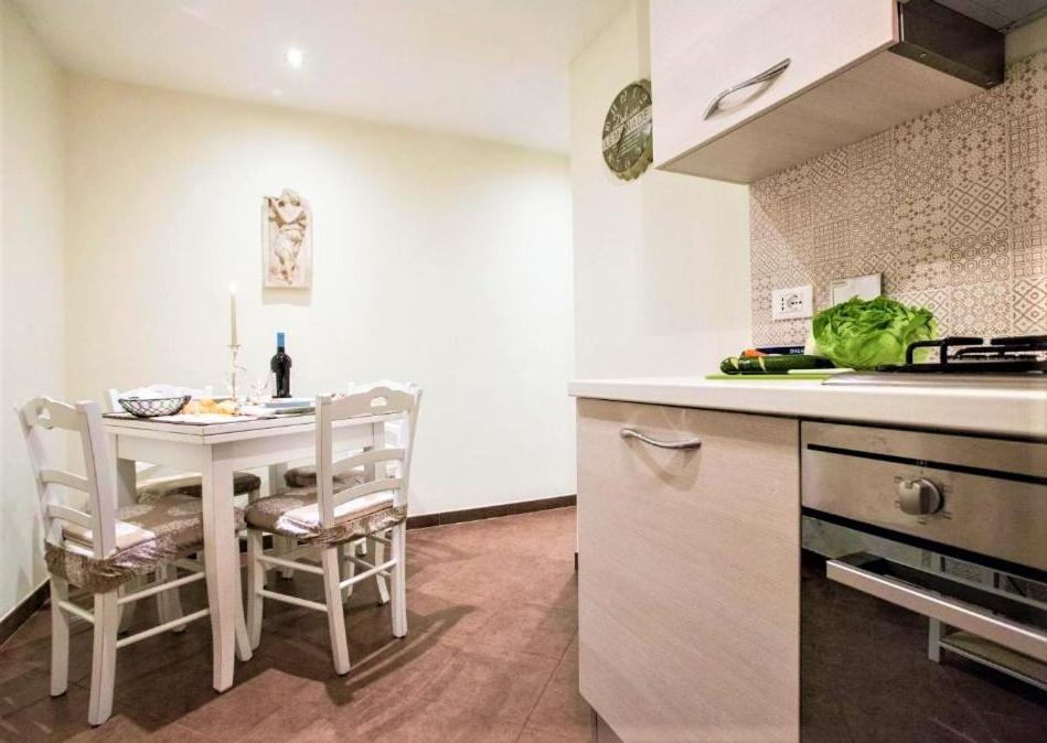Charming Suite Cavour Heart Of Florenţa Exterior foto