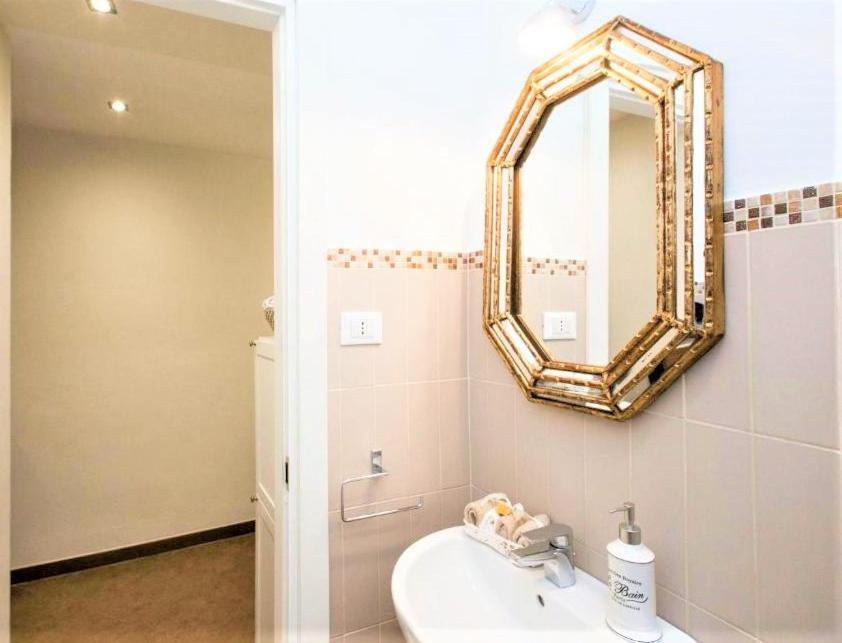 Charming Suite Cavour Heart Of Florenţa Exterior foto