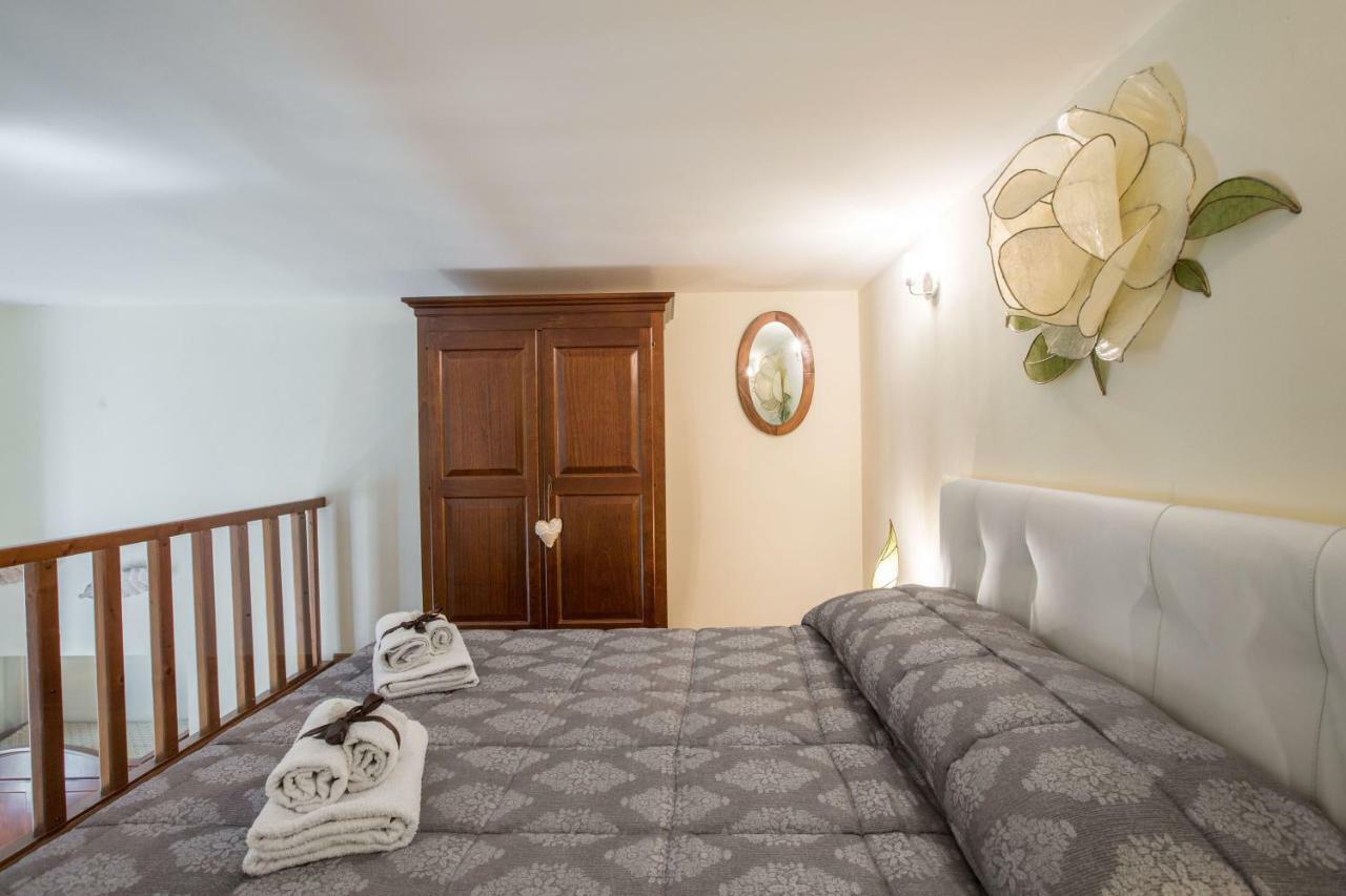 Charming Suite Cavour Heart Of Florenţa Exterior foto