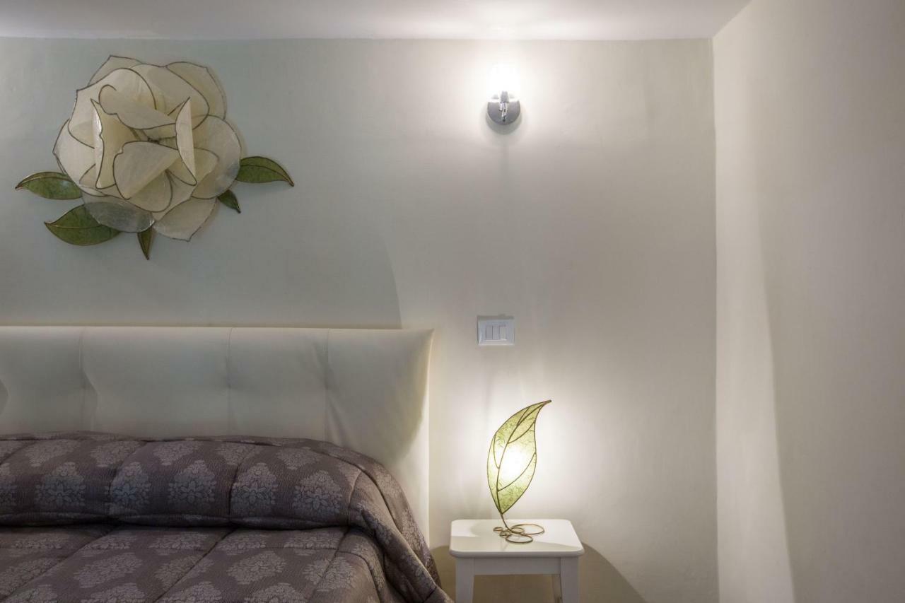 Charming Suite Cavour Heart Of Florenţa Exterior foto