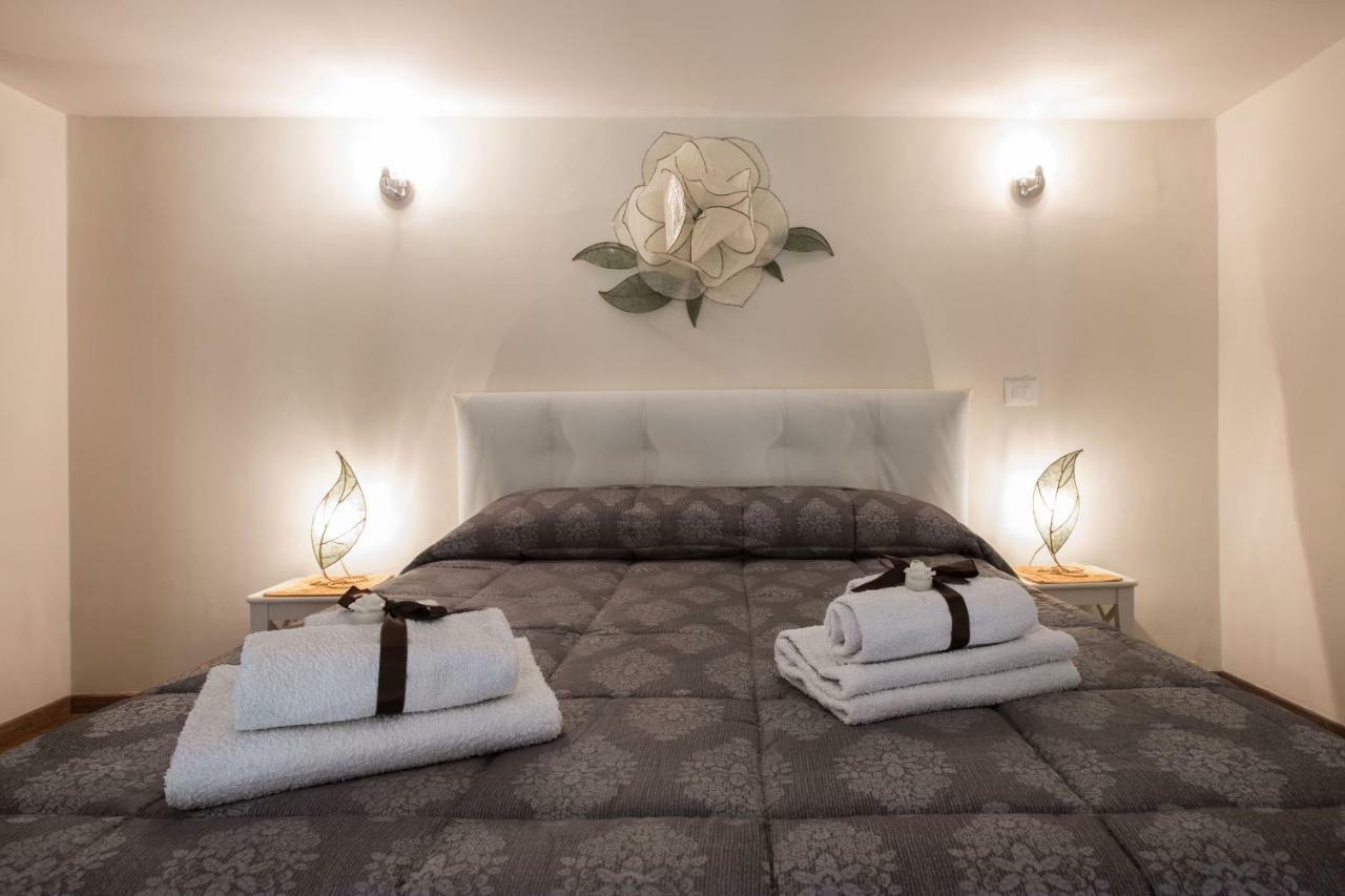Charming Suite Cavour Heart Of Florenţa Exterior foto