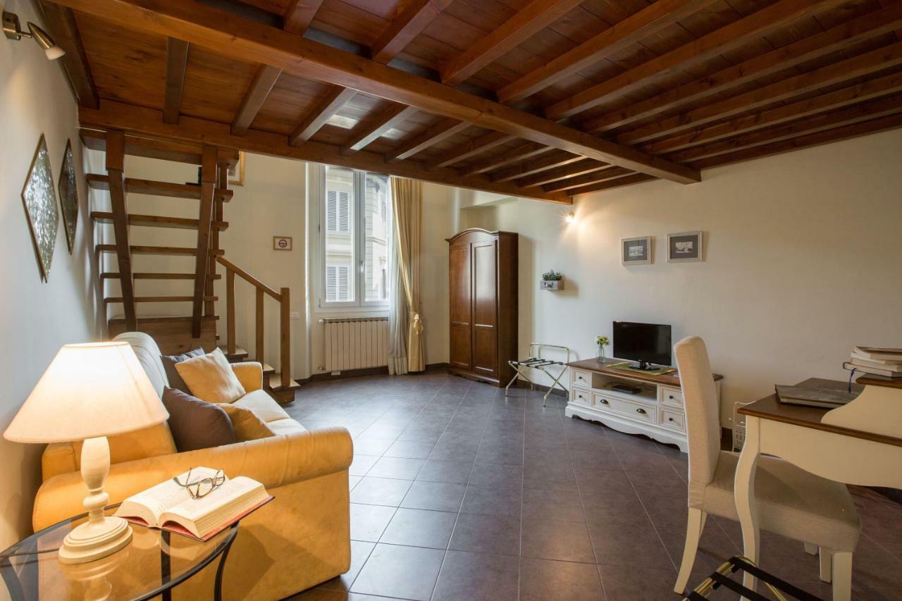 Charming Suite Cavour Heart Of Florenţa Exterior foto