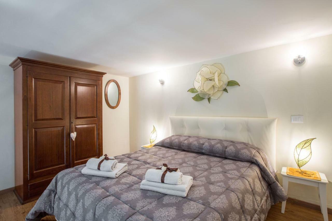 Charming Suite Cavour Heart Of Florenţa Exterior foto