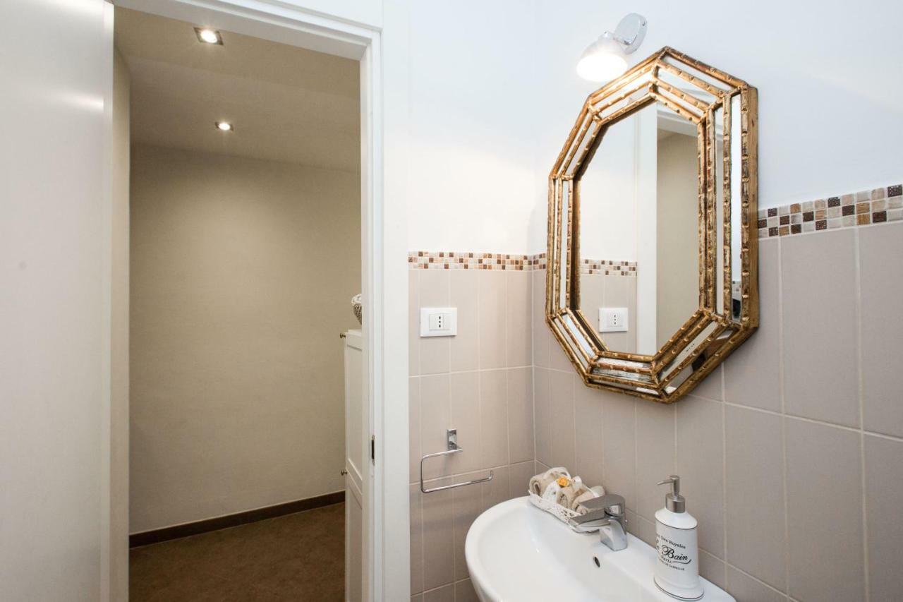 Charming Suite Cavour Heart Of Florenţa Exterior foto