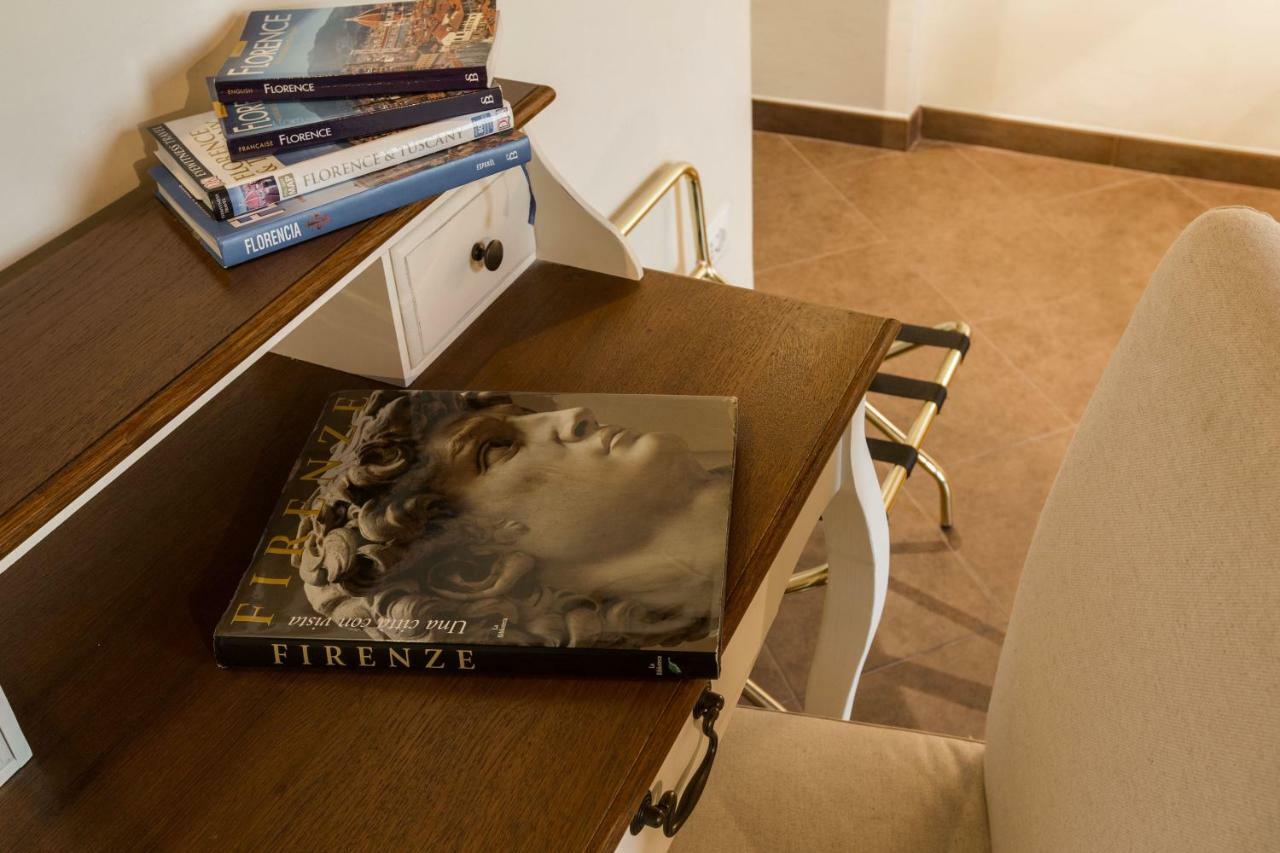 Charming Suite Cavour Heart Of Florenţa Exterior foto
