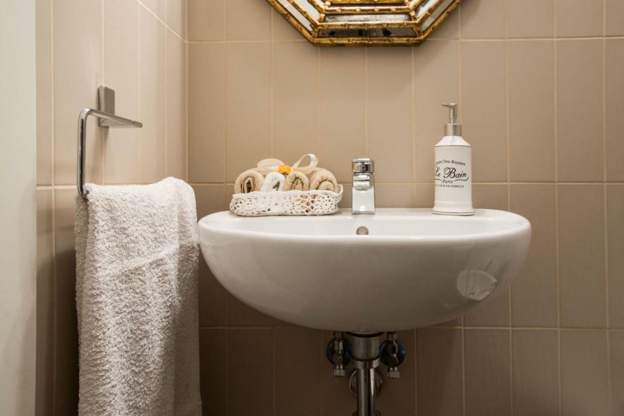 Charming Suite Cavour Heart Of Florenţa Exterior foto