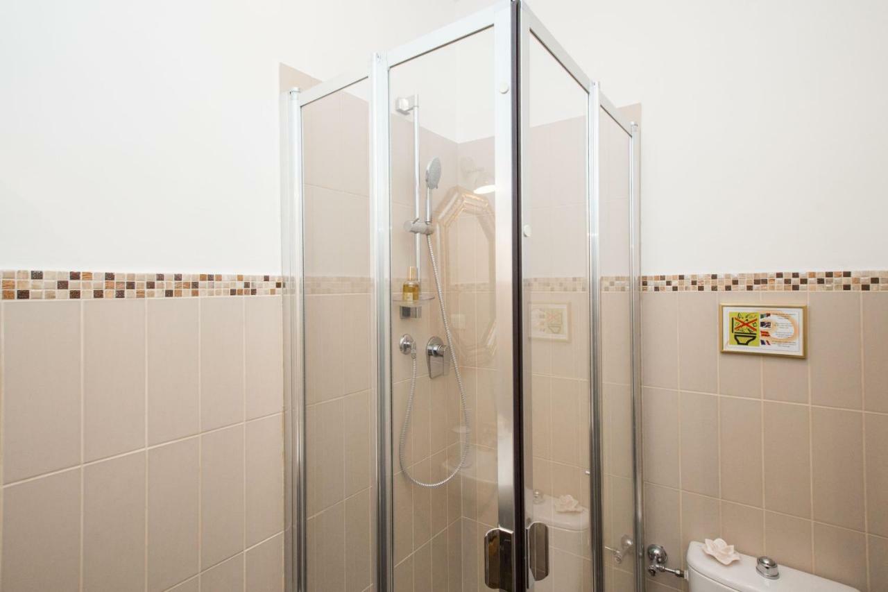 Charming Suite Cavour Heart Of Florenţa Exterior foto